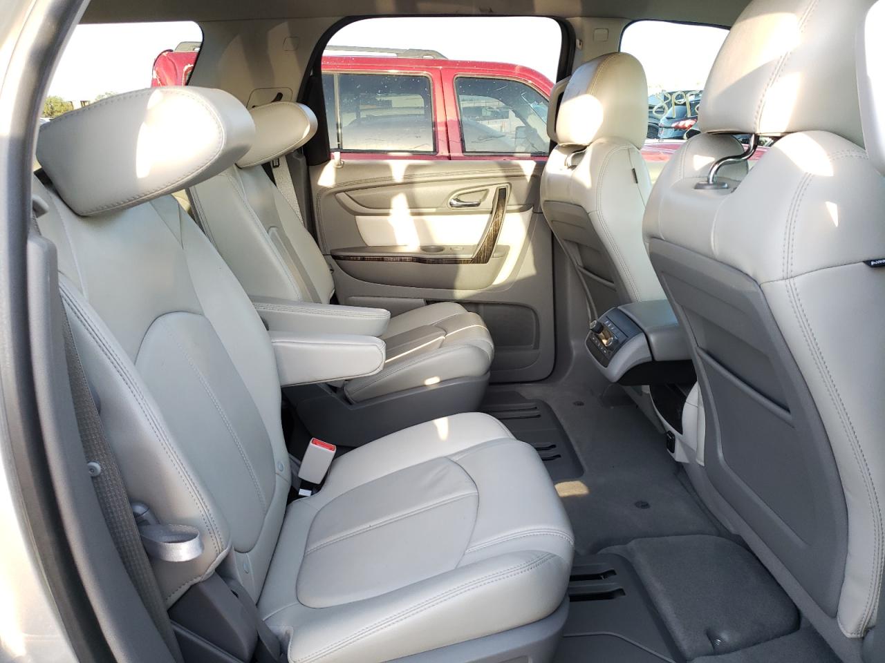 Photo 6 from auction – 2016 GMC ACADIA SLT with VIN 1GKKRRKD2GJ315619