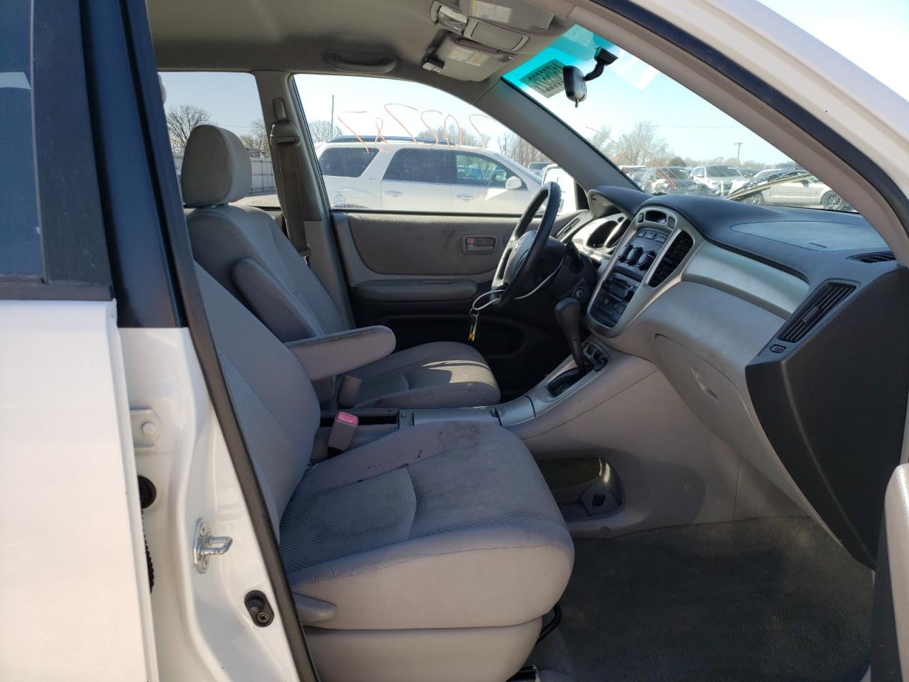 Photo 5 from auction – 2005 TOYOTA HIGHLANDER with VIN JTEGP21A350043716