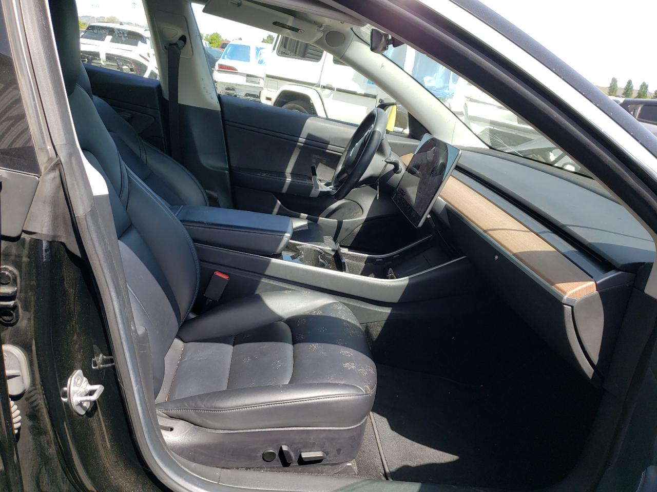 Photo 5 from auction – 2018 TESLA MODEL 3 with VIN 5YJ3E1EA5JF020902