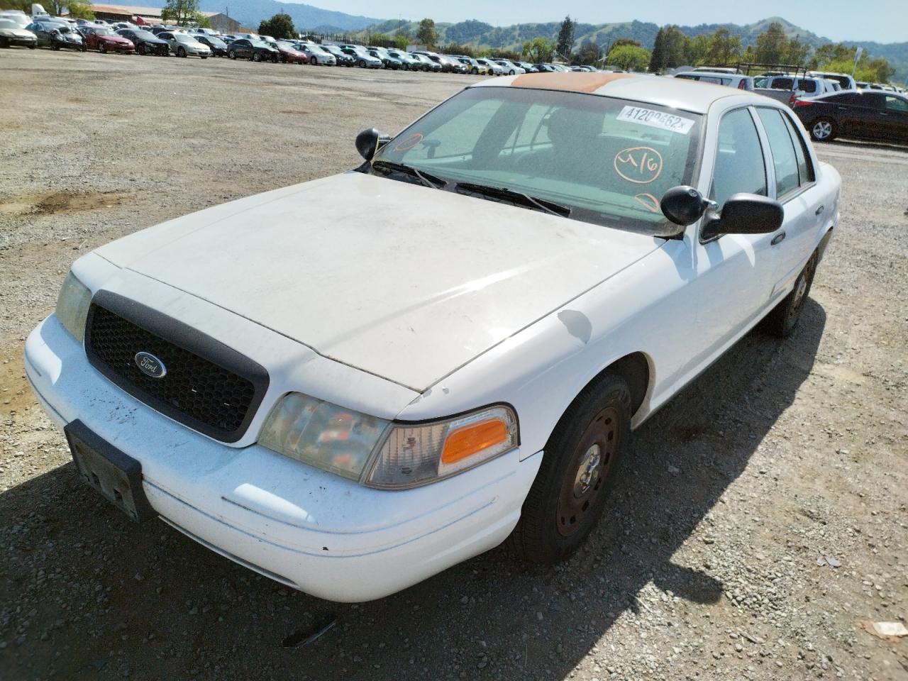 Photo 2 from auction – 2005 FORD CROWN VICT with VIN 2FAHP71WX5X121546