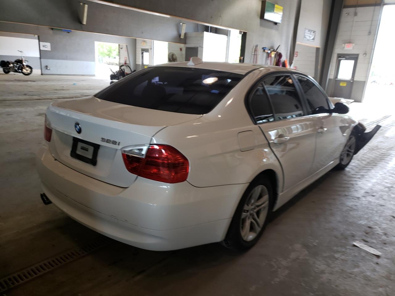 Photo 4 from auction – 2008 BMW 328 I with VIN WBAVA37578NL48752