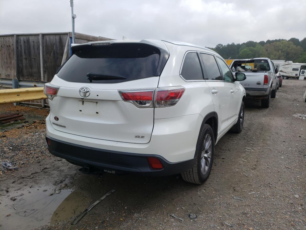 Photo 4 from auction – 2015 TOYOTA HIGHLANDER with VIN 5TDKKRFH1FS076188