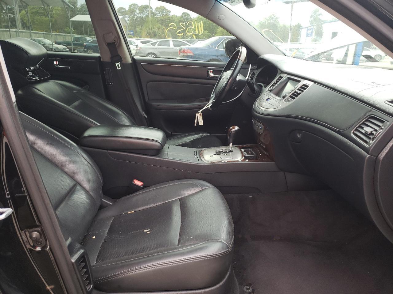 Photo 5 from auction – 2010 HYUNDAI GENESIS 4. with VIN KMHGC4DF4AU098340