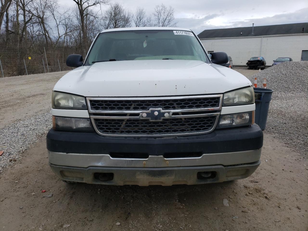 Photo 9 from auction – 2005 CHEVROLET SILVERADO with VIN 1GCHK29U65E207713
