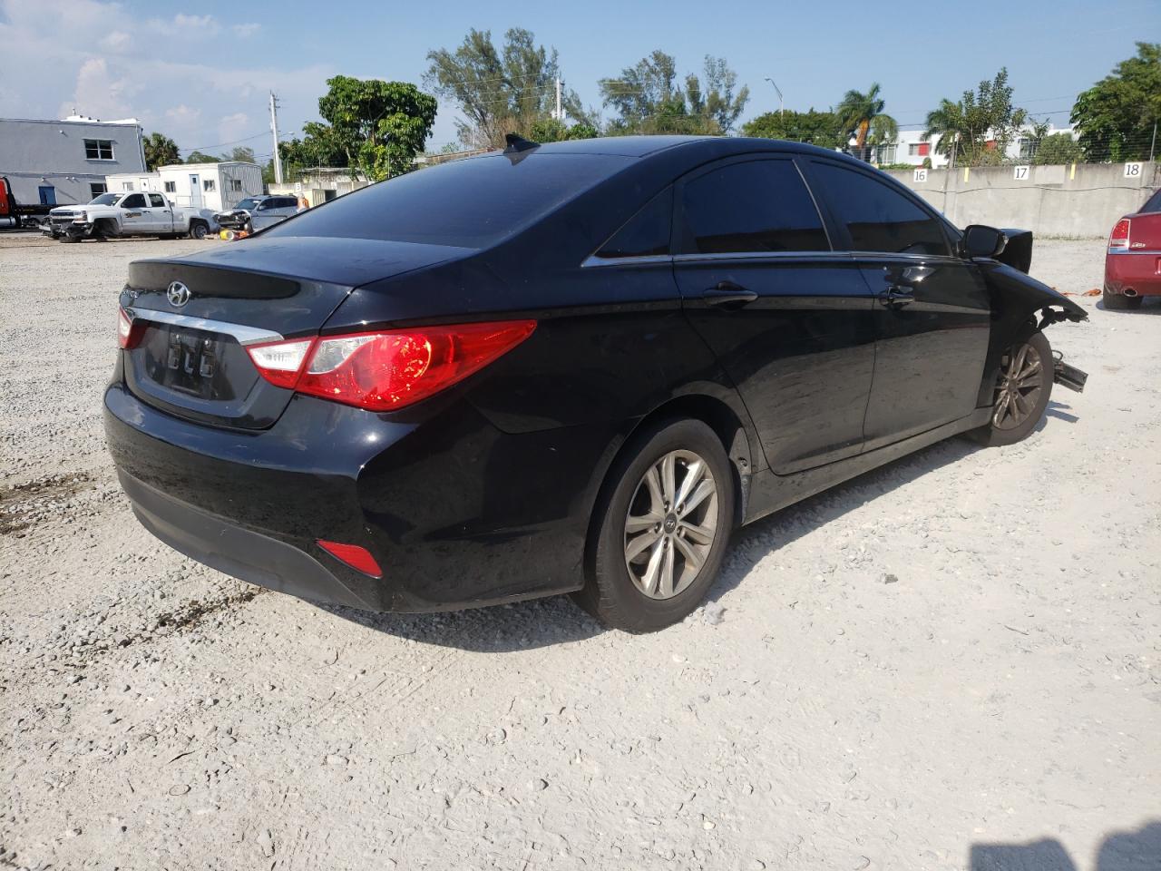 Photo 4 from auction – 2014 HYUNDAI SONATA GLS with VIN 5NPEB4ACXEH895412