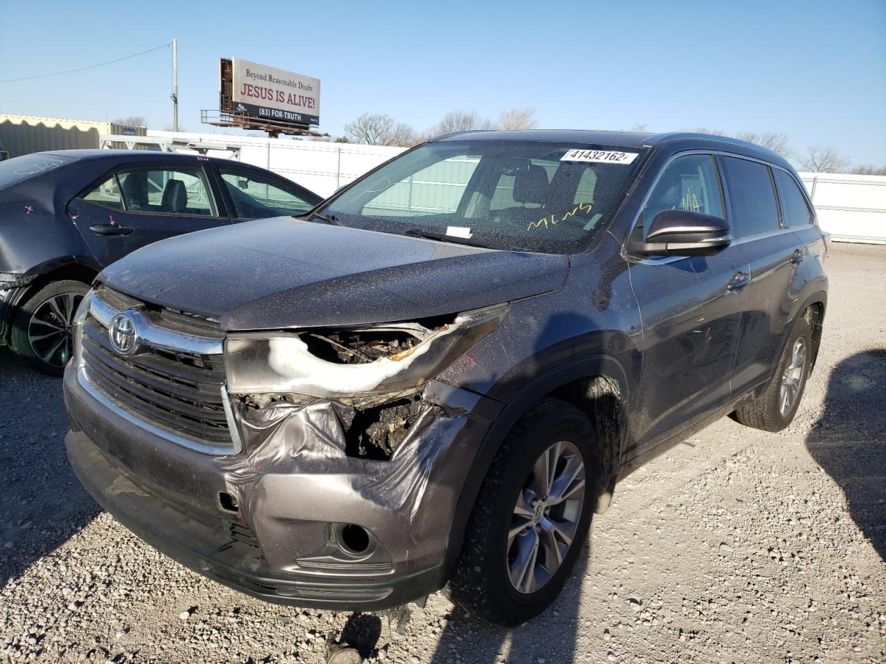 Photo 2 from auction – 2014 TOYOTA HIGHLANDER with VIN 5TDJKRFH6ES058392