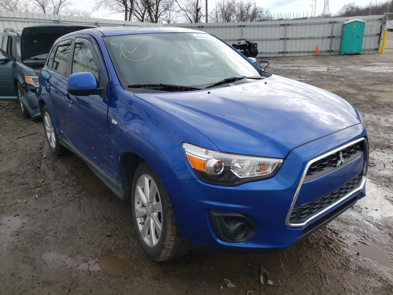 MITSUBISHI OUTLANDER 2015 с VIN 4A4AR3AU7FE050024 - Фото с аукциона