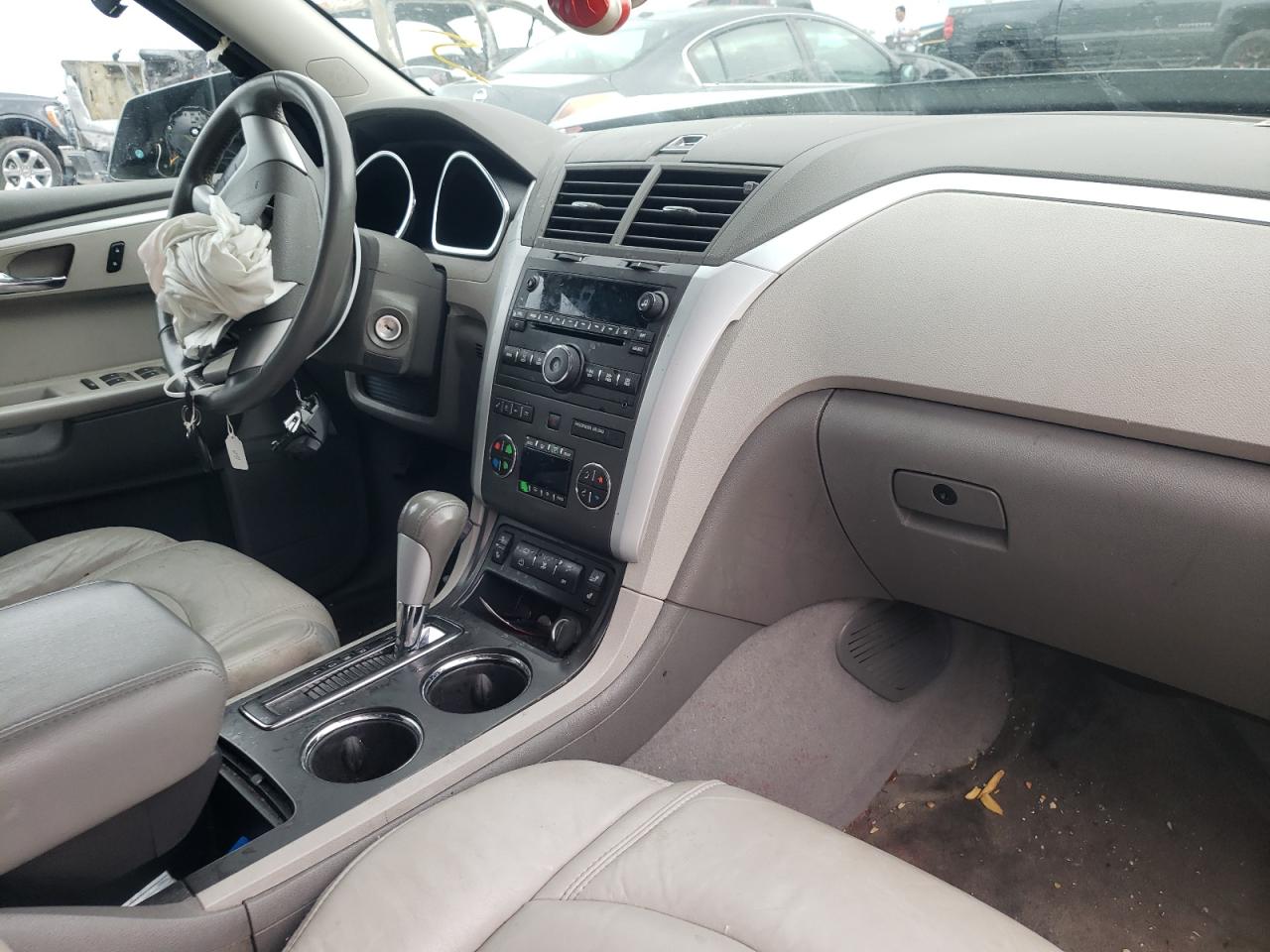 Photo 9 from auction – 2011 CHEVROLET TRAVERSE L with VIN 1GNKRJED0BJ173425