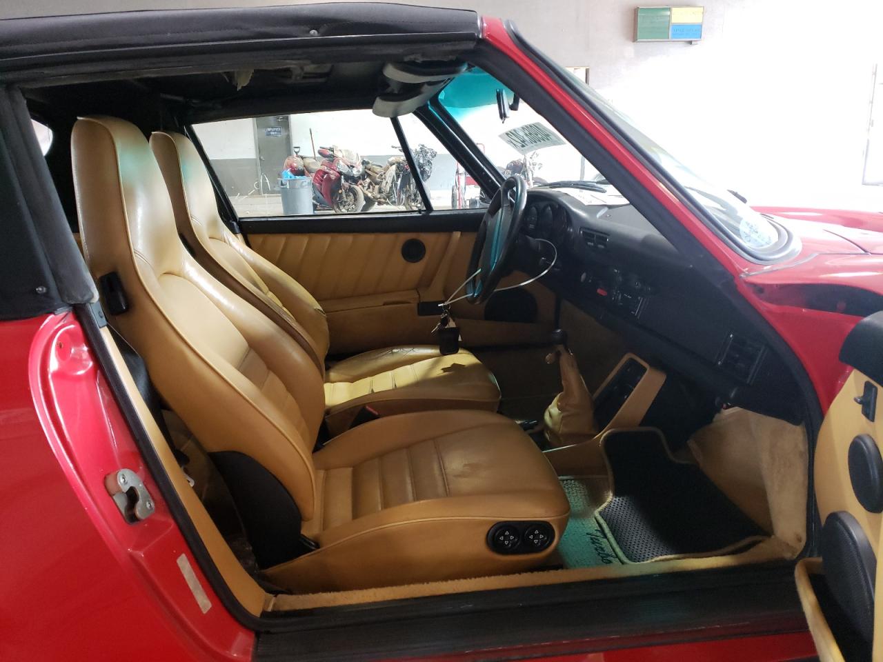 Photo 5 from auction – 1988 PORSCHE 911 with VIN WP0EB0931JS070464