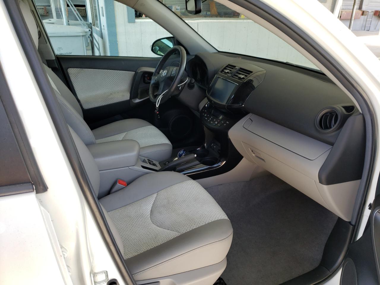 Photo 5 from auction – 2012 TOYOTA RAV4 EV with VIN 2T3YL4DVXCW001387