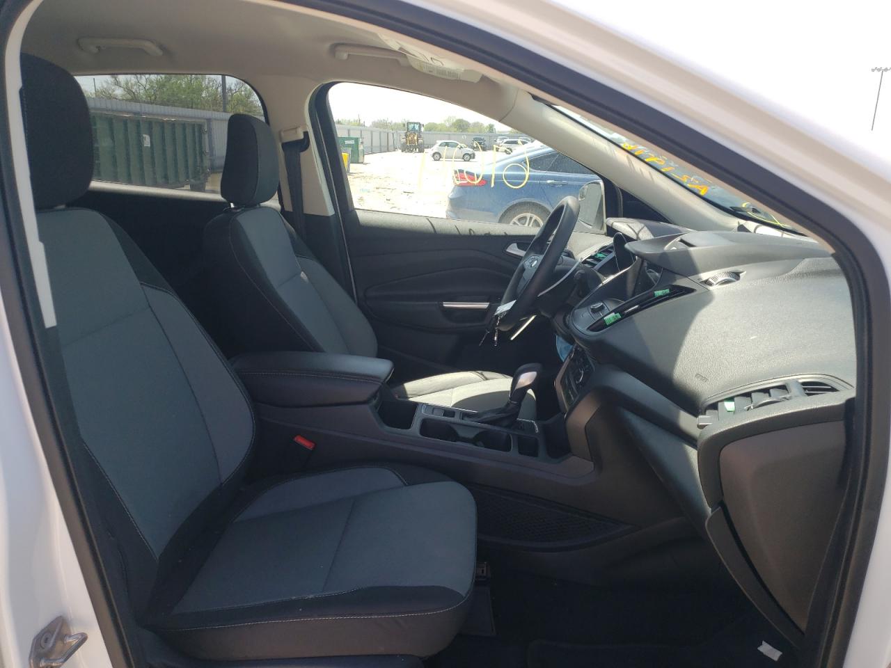 Photo 5 from auction – 2018 FORD ESCAPE SE with VIN 1FMCU9GD1JUA21976