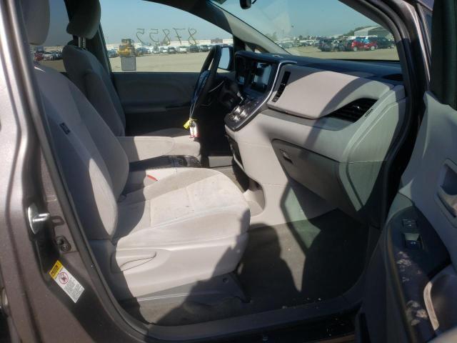 Photo 5 from auction – 2017 TOYOTA SIENNA LE with VIN 5TDKZ3DC0HS811732