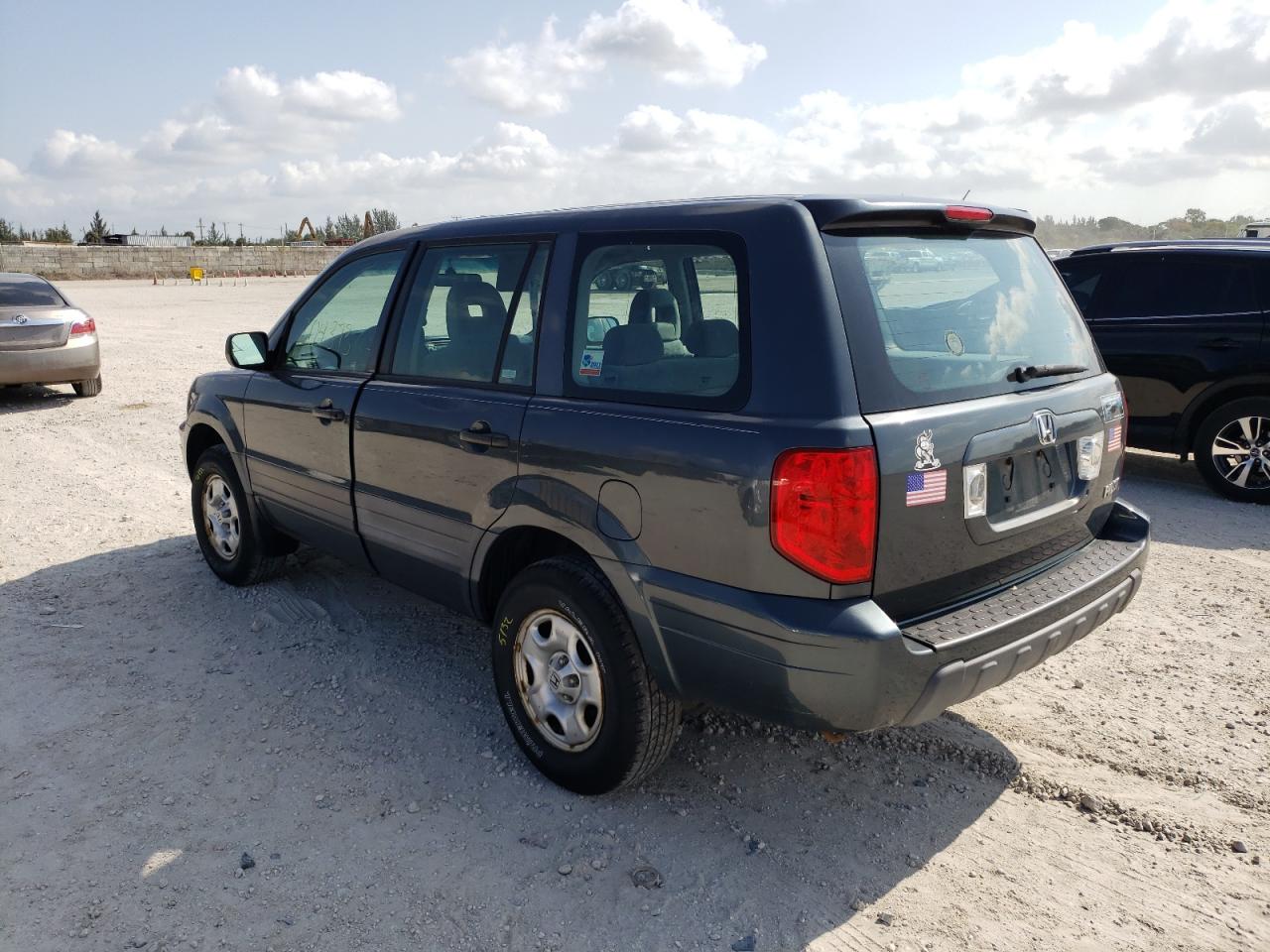 Photo 3 from auction – 2005 HONDA PILOT LX with VIN 2HKYF18165H566677