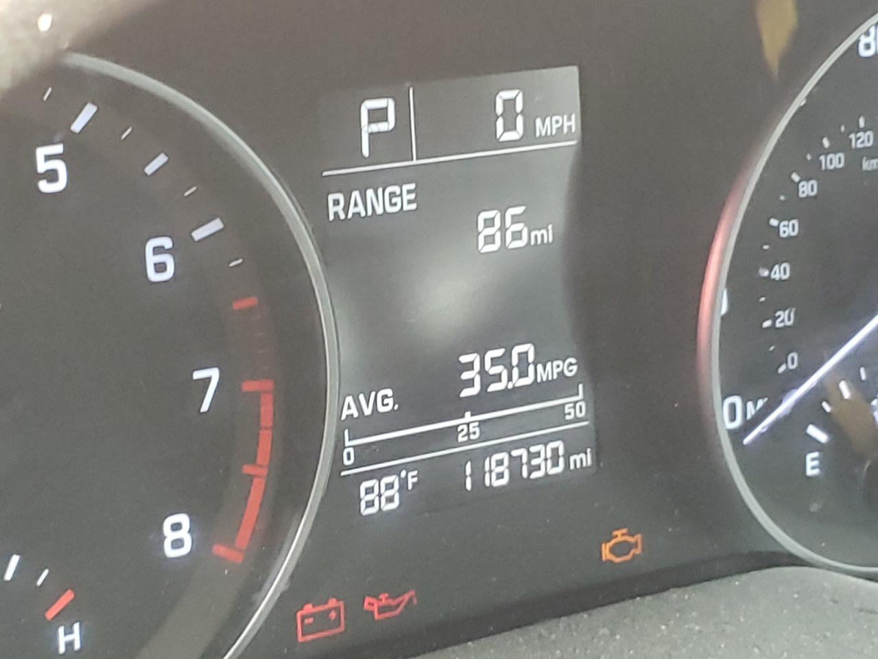 Photo 8 from auction – 2017 HYUNDAI ELANTRA SE with VIN 5NPD74LF7HH097958