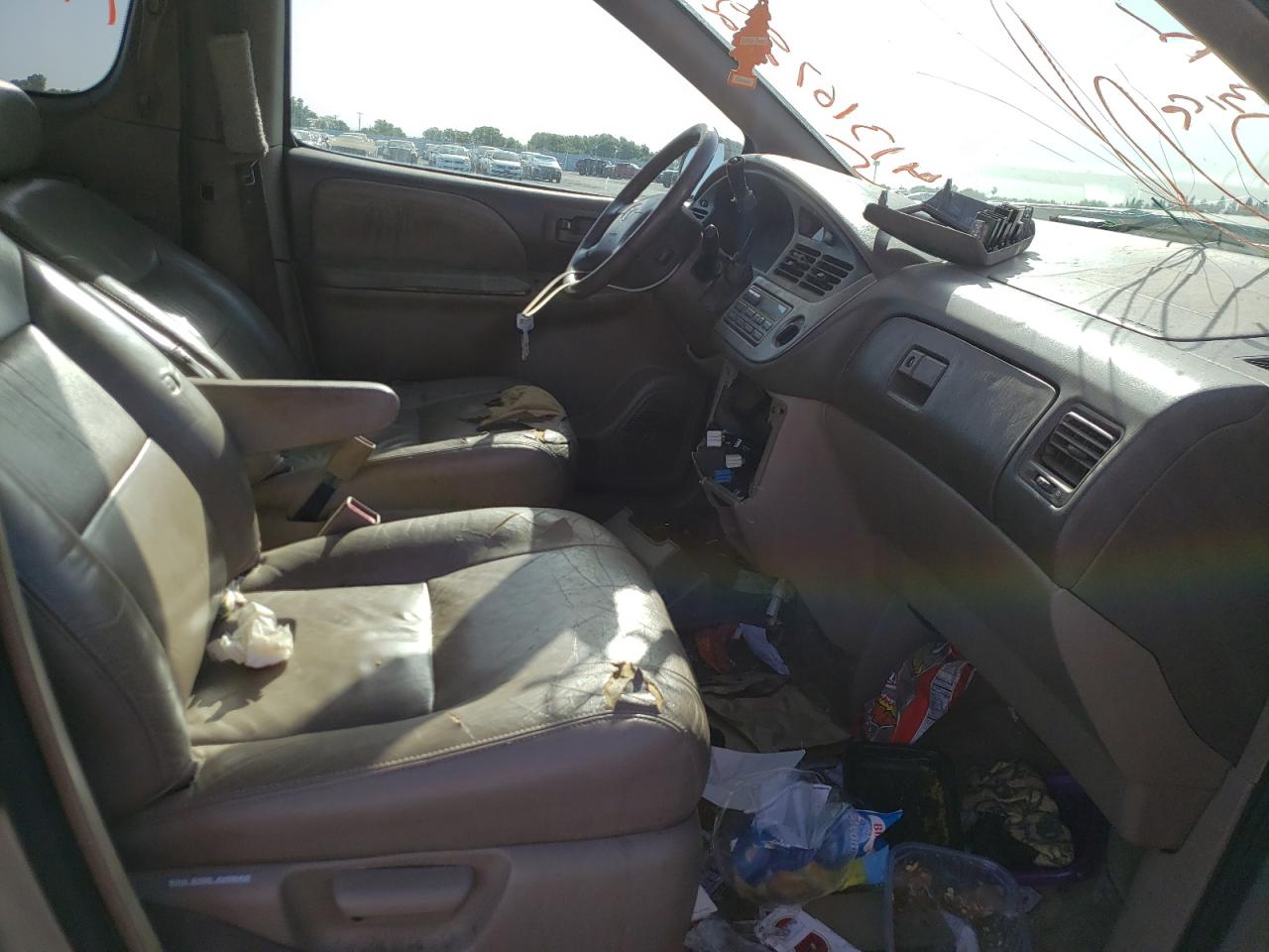 Photo 5 from auction – 2002 TOYOTA SIENNA LE with VIN 4T3ZF13CX2U433017