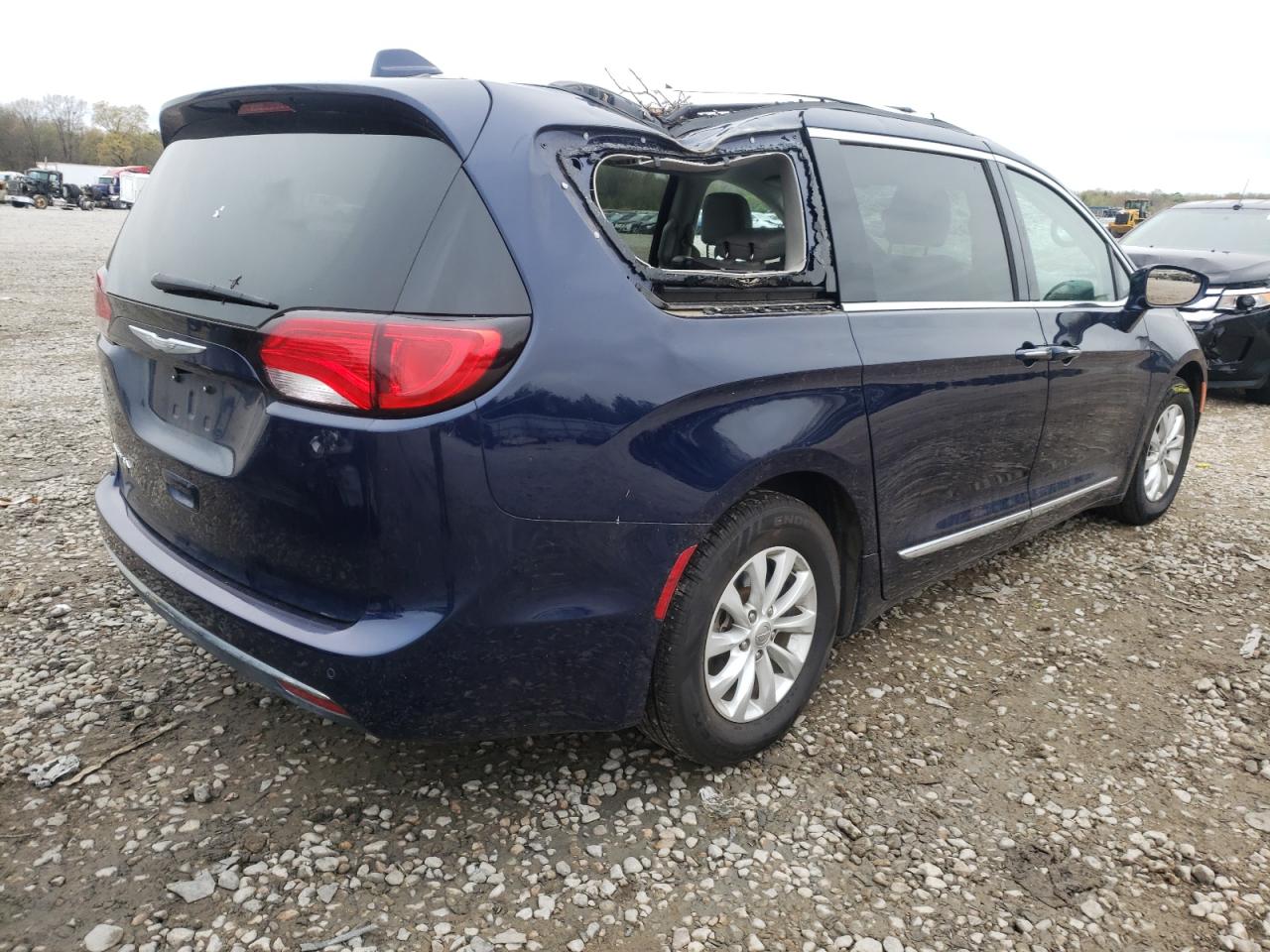Photo 4 from auction – 2018 CHRYSLER PACIFICA T with VIN 2C4RC1EG1JR149857