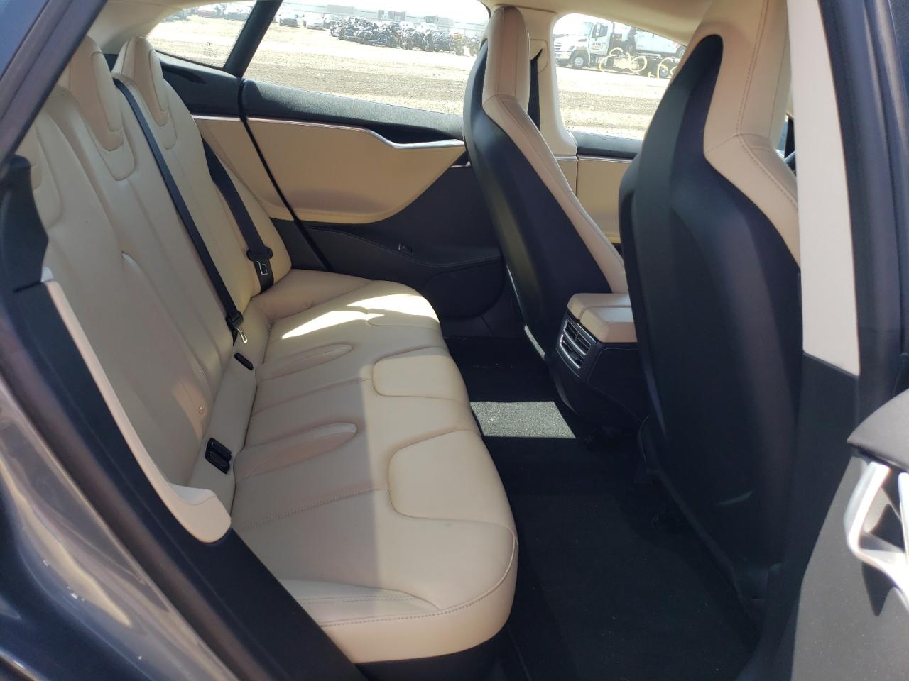 Photo 6 from auction – 2014 TESLA MODEL S with VIN 5YJSA1H18EFP43801