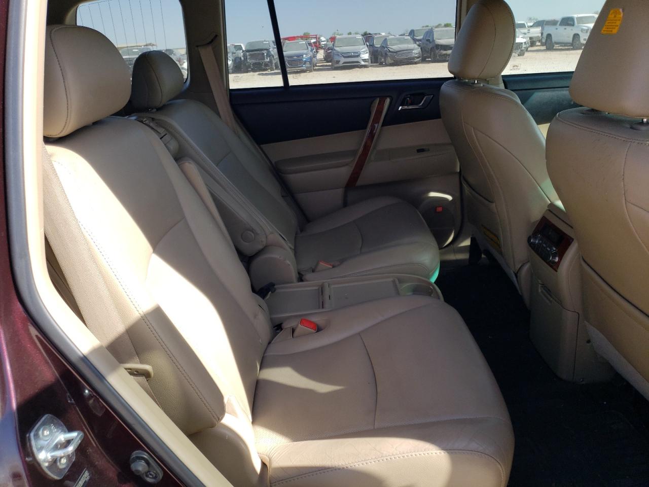 Photo 6 from auction – 2011 TOYOTA HIGHLANDER with VIN 5TDYK3EH3BS037492