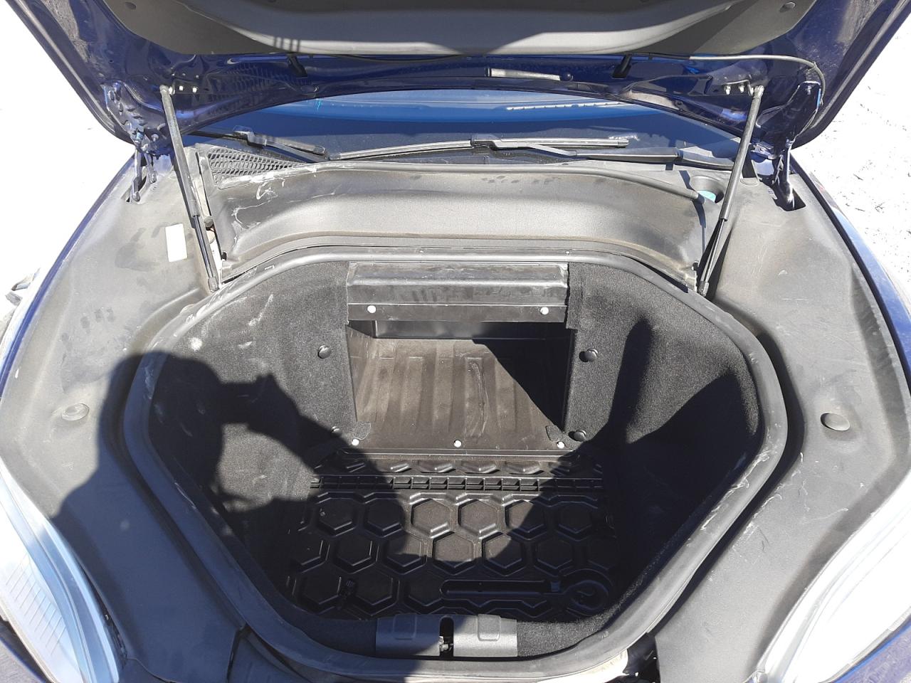 Photo 7 from auction – 2015 TESLA MODEL S with VIN 5YJSA1E17FF112916