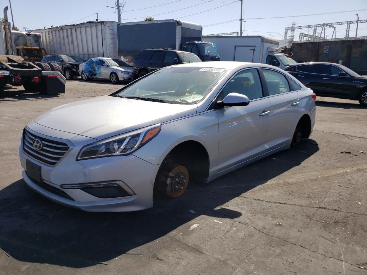 Photo 2 from auction – 2015 HYUNDAI SONATA SE with VIN 5NPE24AF0FH012235