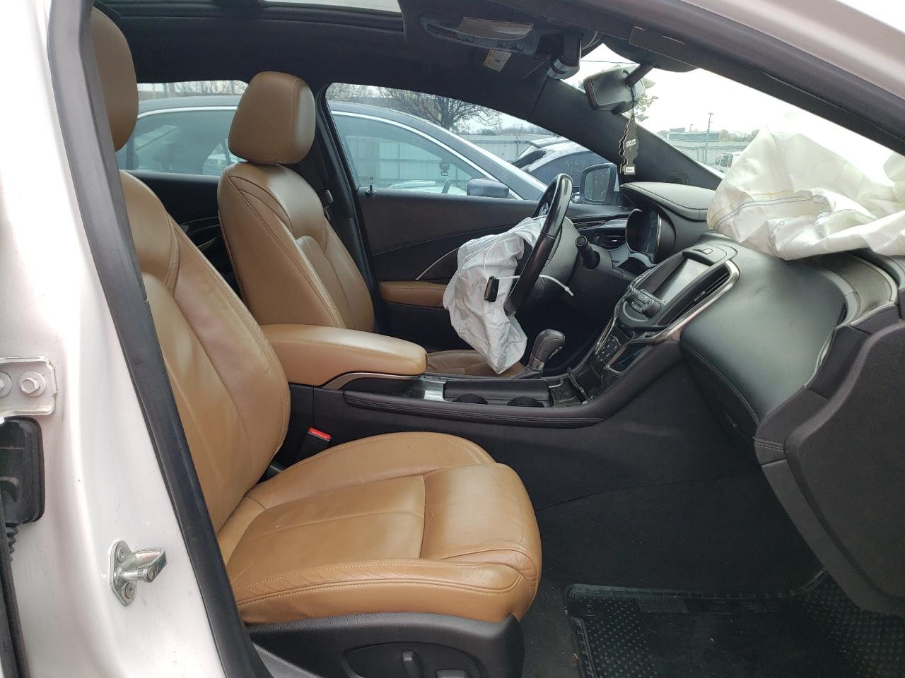 Photo 5 from auction – 2015 BUICK LACROSSE with VIN 1G4GB5G3XFF221600
