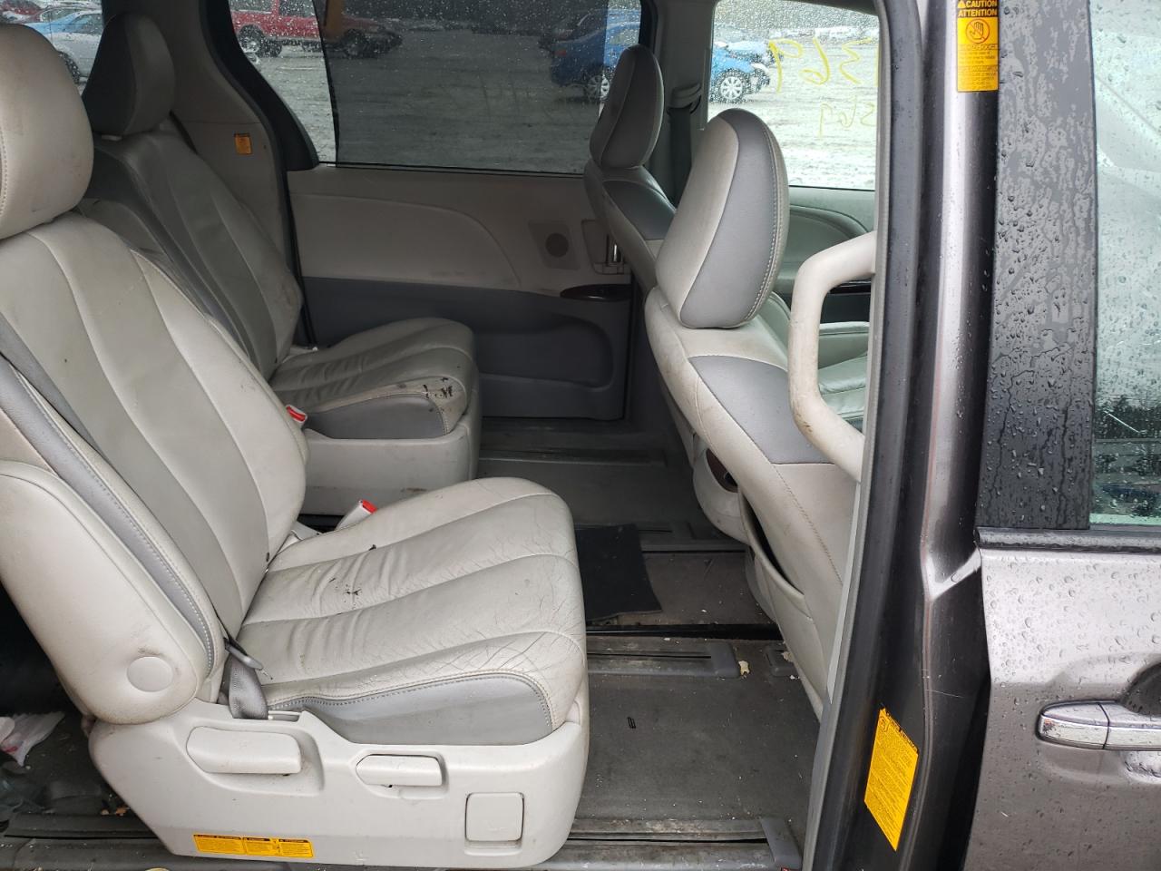 Photo 6 from auction – 2013 TOYOTA SIENNA XLE with VIN 5TDDK3DC1DS054475