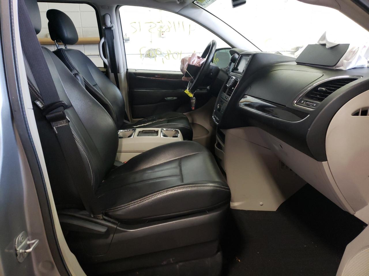 Photo 5 from auction – 2013 CHRYSLER TOWN & COU with VIN 2C4RC1BG1DR708171