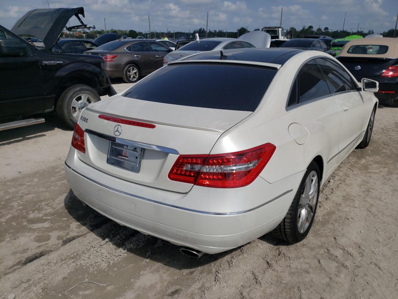 Photo 4 from auction – 2011 MERCEDES-BENZ E 350 with VIN WDDKJ5GB3BF082354