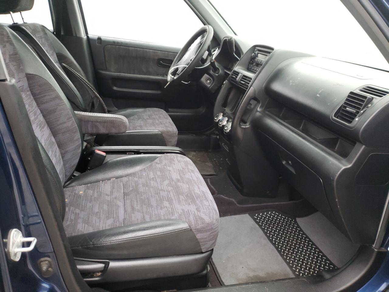 Photo 5 from auction – 2004 HONDA CR-V LX with VIN JHLRD685X4C019192