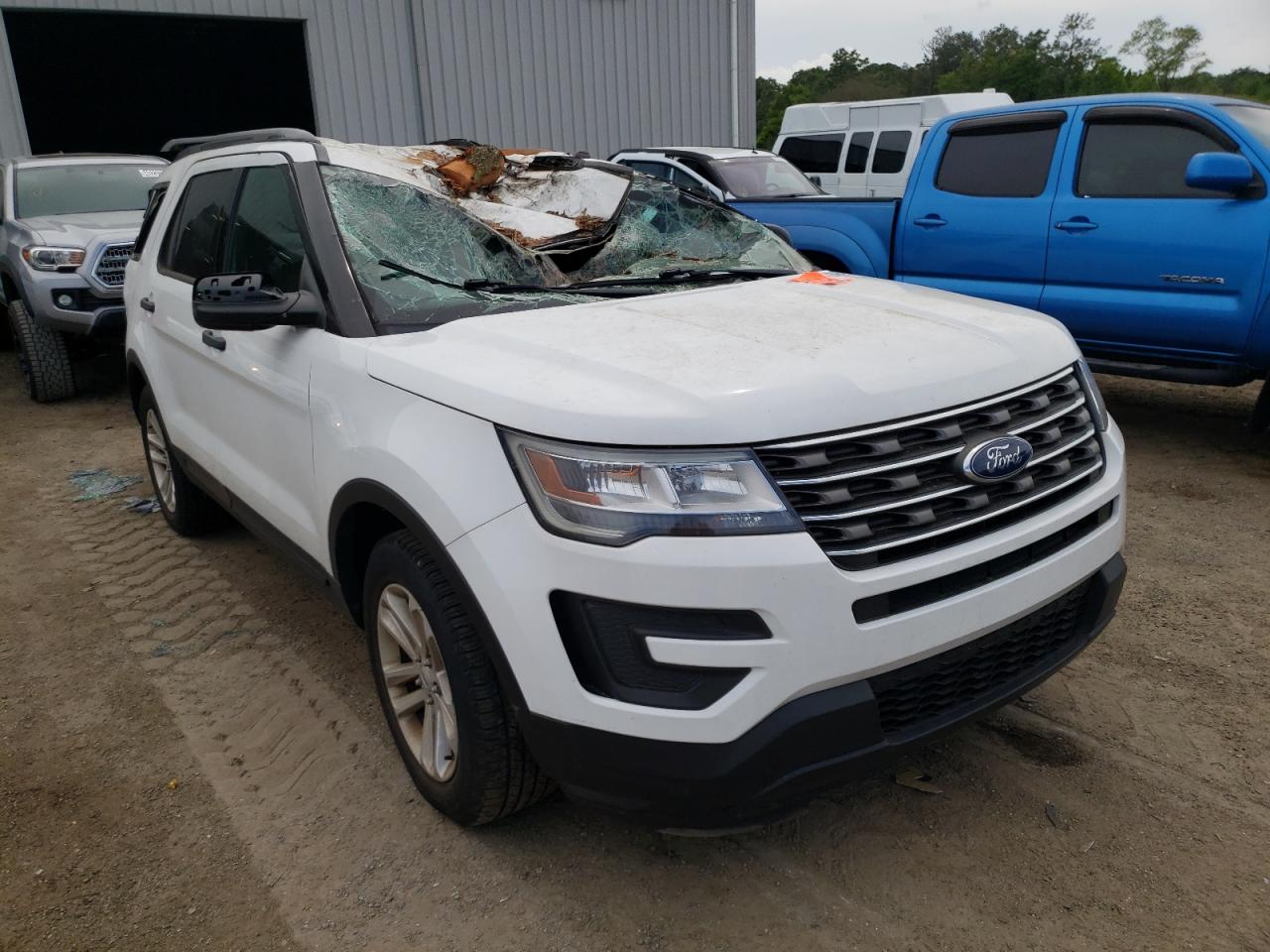 FORD EXPLORER 2017 with VIN 1FM5K7BHXHGC29800 - Photo from auction