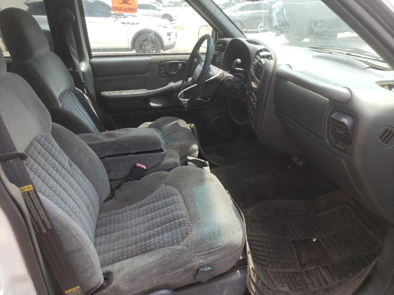 Photo 5 from auction – 2001 CHEVROLET BLAZER with VIN 1GNCS13W11K263365