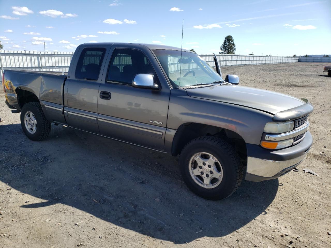 CHEVROLET SILVERADO 1999 with VIN 1GCEK19T7XE133502 - Photo from auction