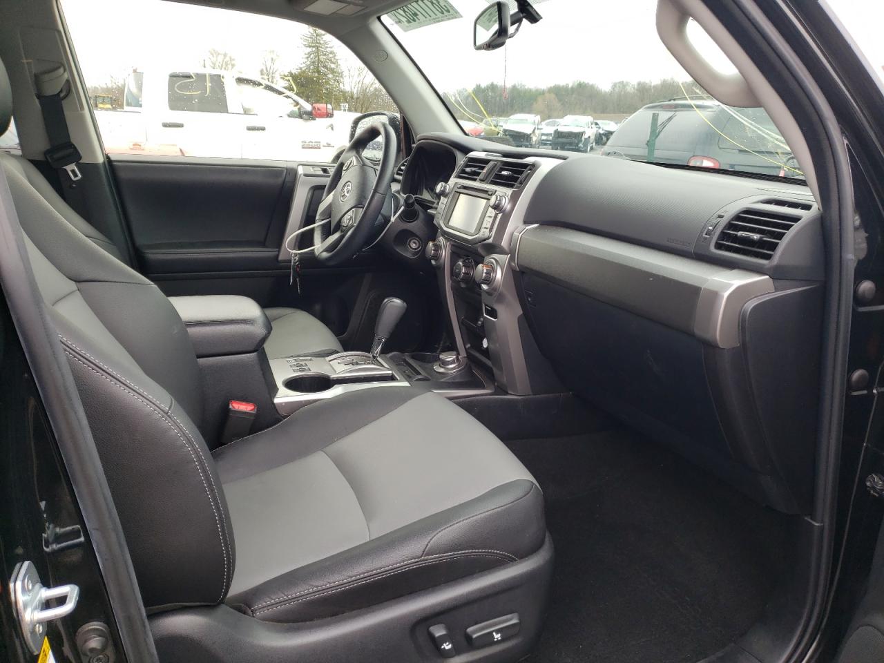 Photo 5 from auction – 2018 TOYOTA 4RUNNER SR with VIN JTEBU5JR3J5497441