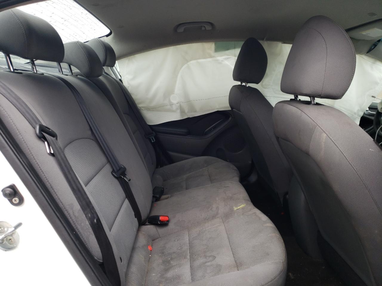 Photo 6 from auction – 2018 KIA FORTE LX with VIN 3KPFK4A71JE279135