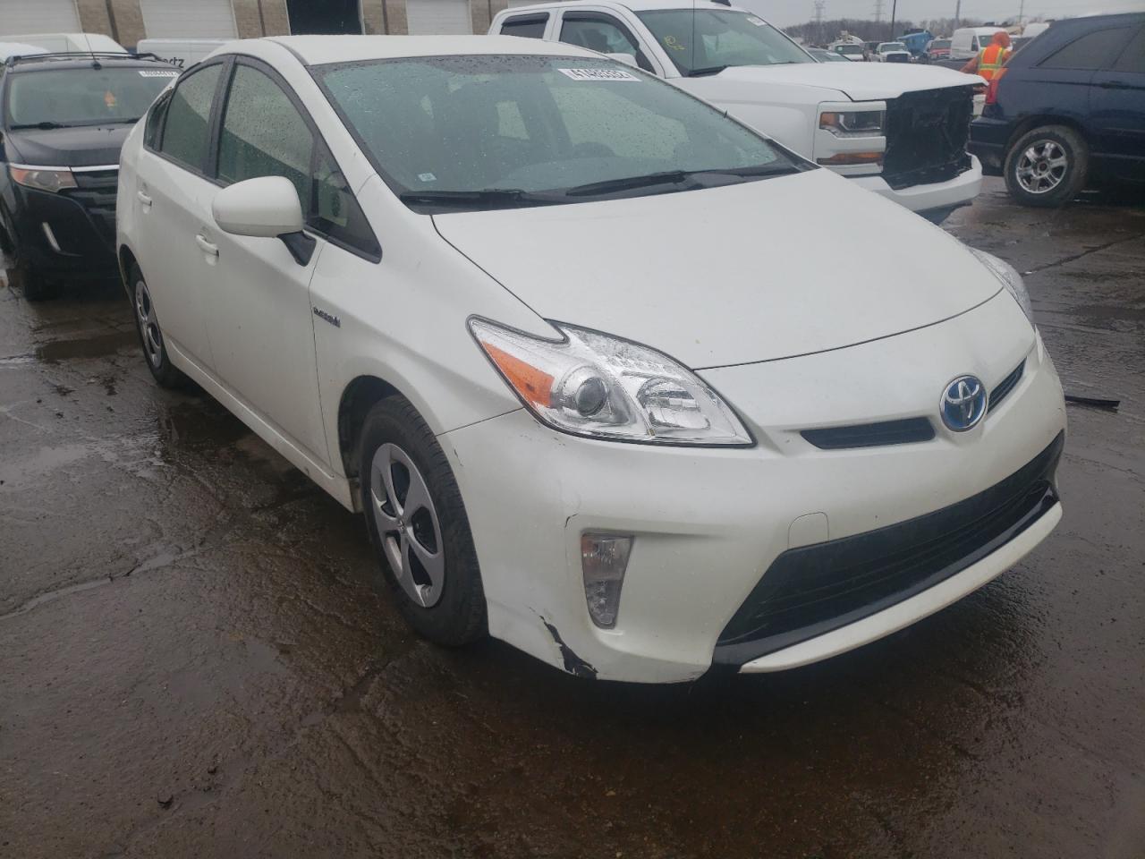 TOYOTA PRIUS 2015 مع رقم تعريف المركبة JTDKN3DU2F1888486 - صورة من المزاد
