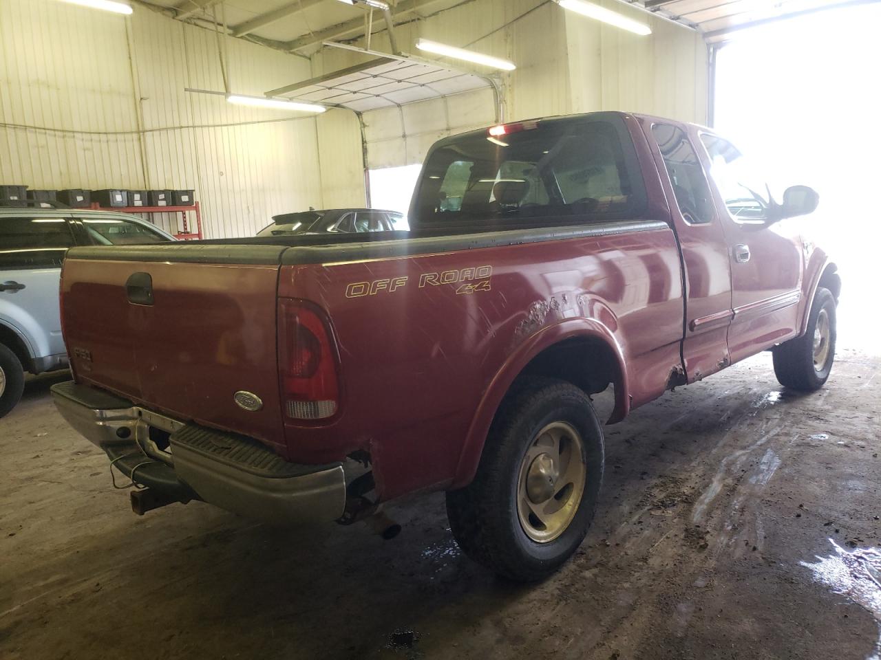 Photo 4 from auction – 2001 FORD F150 with VIN 1FTRX18L81NA42198