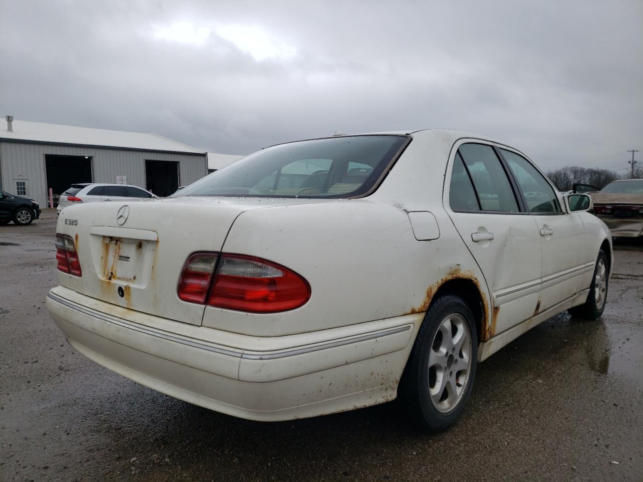 Photo 4 from auction – 2002 MERCEDES-BENZ E 320 with VIN WDBJF65J22B490728