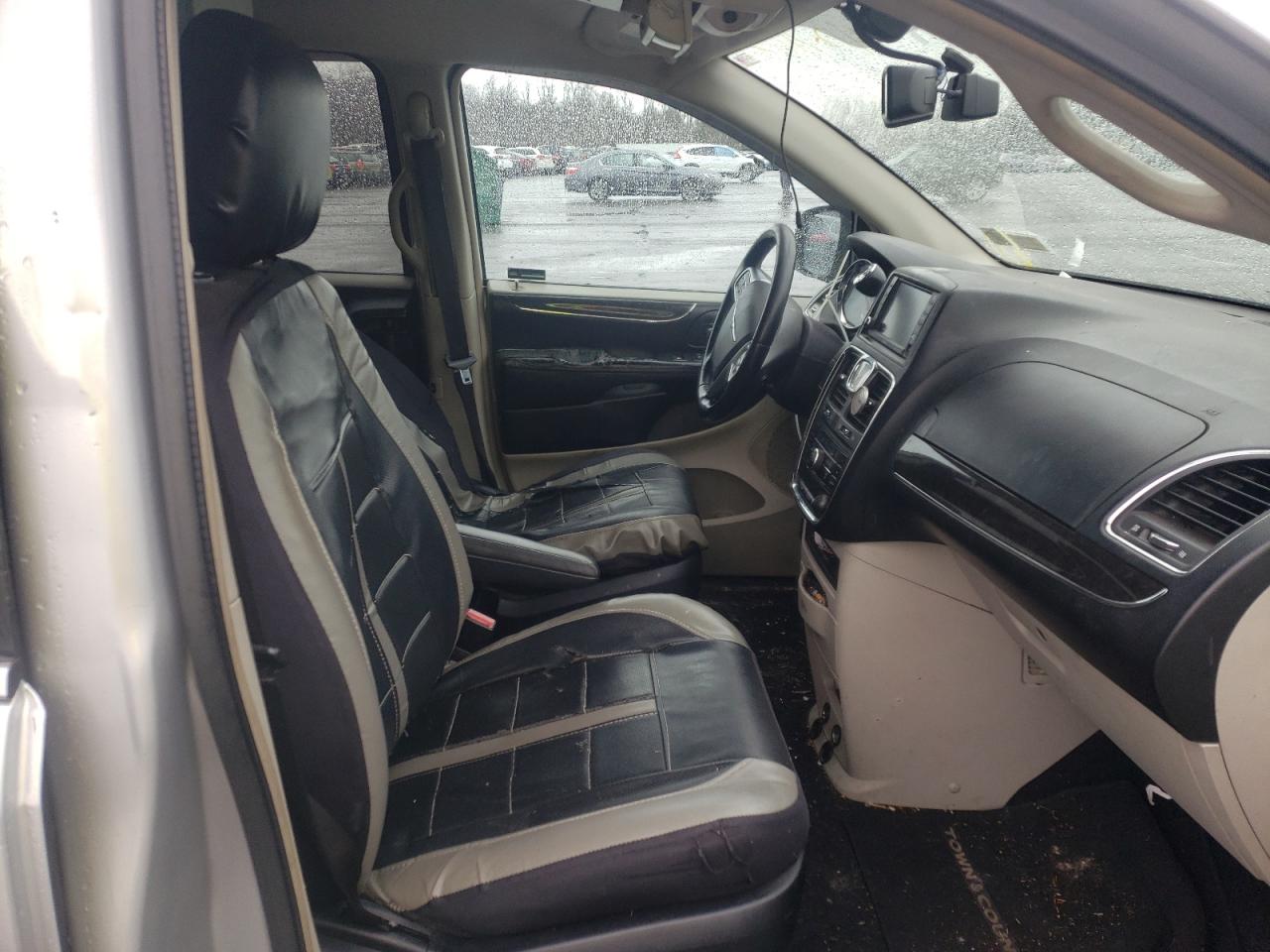 Photo 5 from auction – 2011 CHRYSLER TOWN & COU with VIN 2A4RR5DG7BR703003