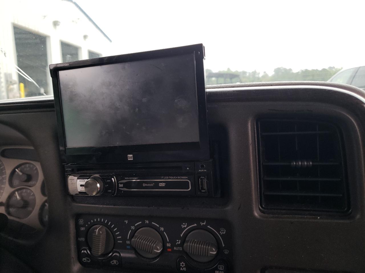 Photo 9 from auction – 2002 GMC DENALI XL with VIN 1GKFK66UX2J190733