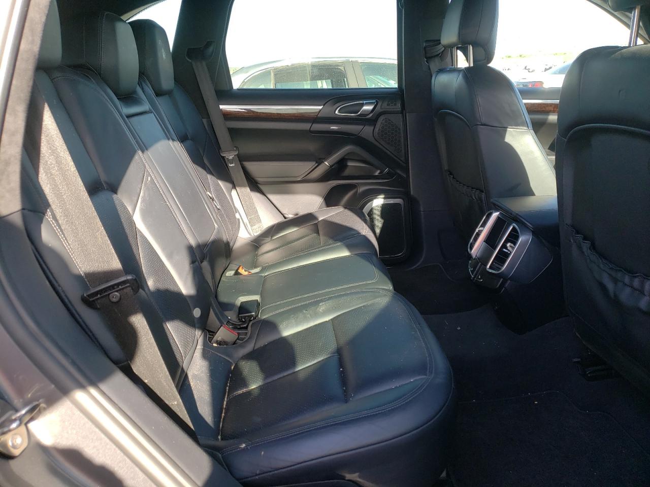 Photo 6 from auction – 2011 PORSCHE CAYENNE TU with VIN WP1AC2A22BLA81588