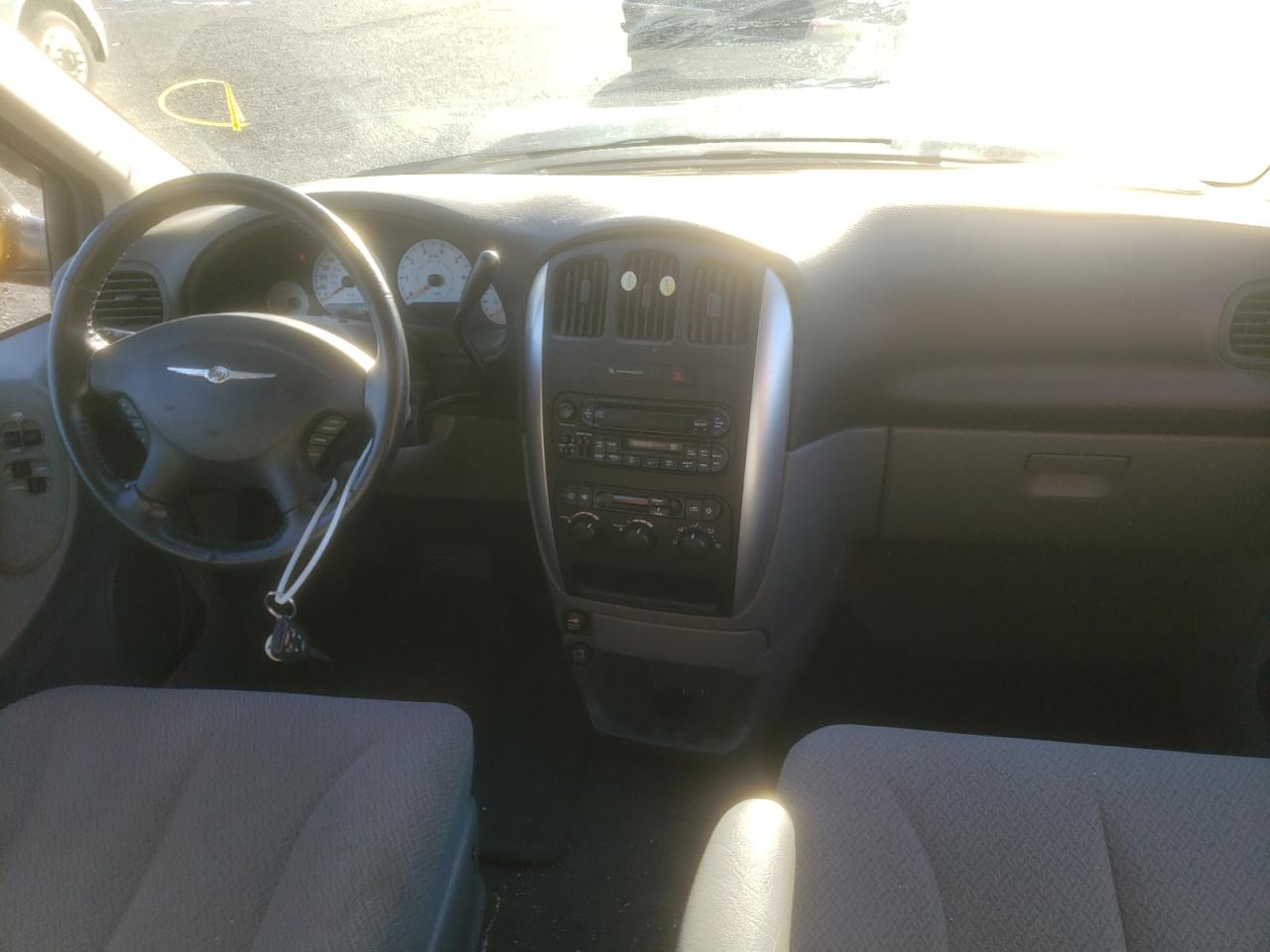 Photo 9 from auction – 2007 CHRYSLER TOWN & COU with VIN 2A4GP54L17R160670