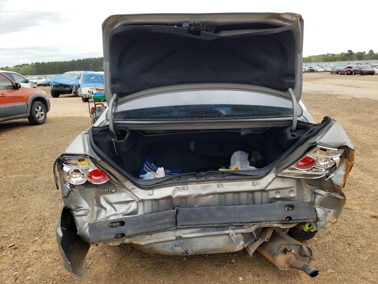 Photo 9 from auction – 2005 TOYOTA CAMRY LE with VIN 4T1BE32K15U601231