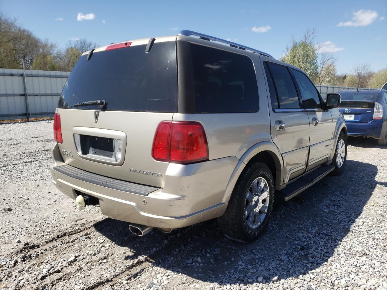 Photo 4 from auction – 2004 LINCOLN NAVIGATOR with VIN 5LMFU27R74LJ24858