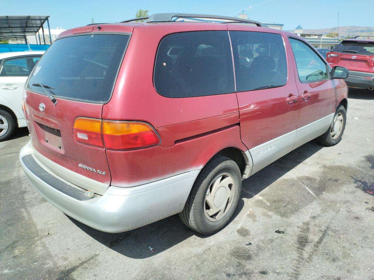 Photo 4 from auction – 2000 TOYOTA SIENNA LE with VIN 4T3ZF13C7YU293582
