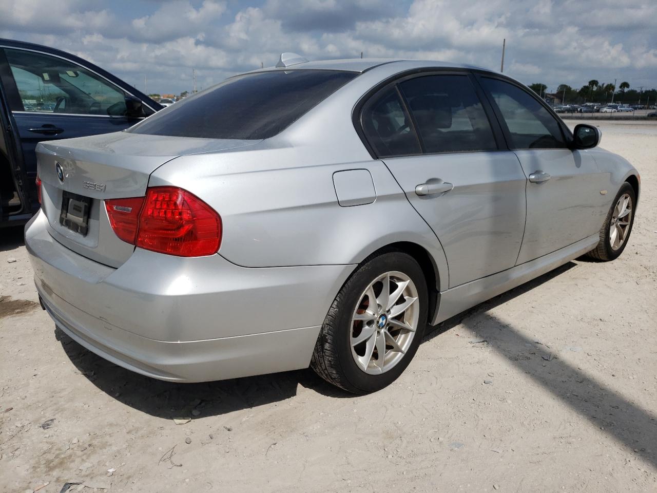 Photo 4 from auction – 2010 BMW 328 I with VIN WBAPH7C51AA176586
