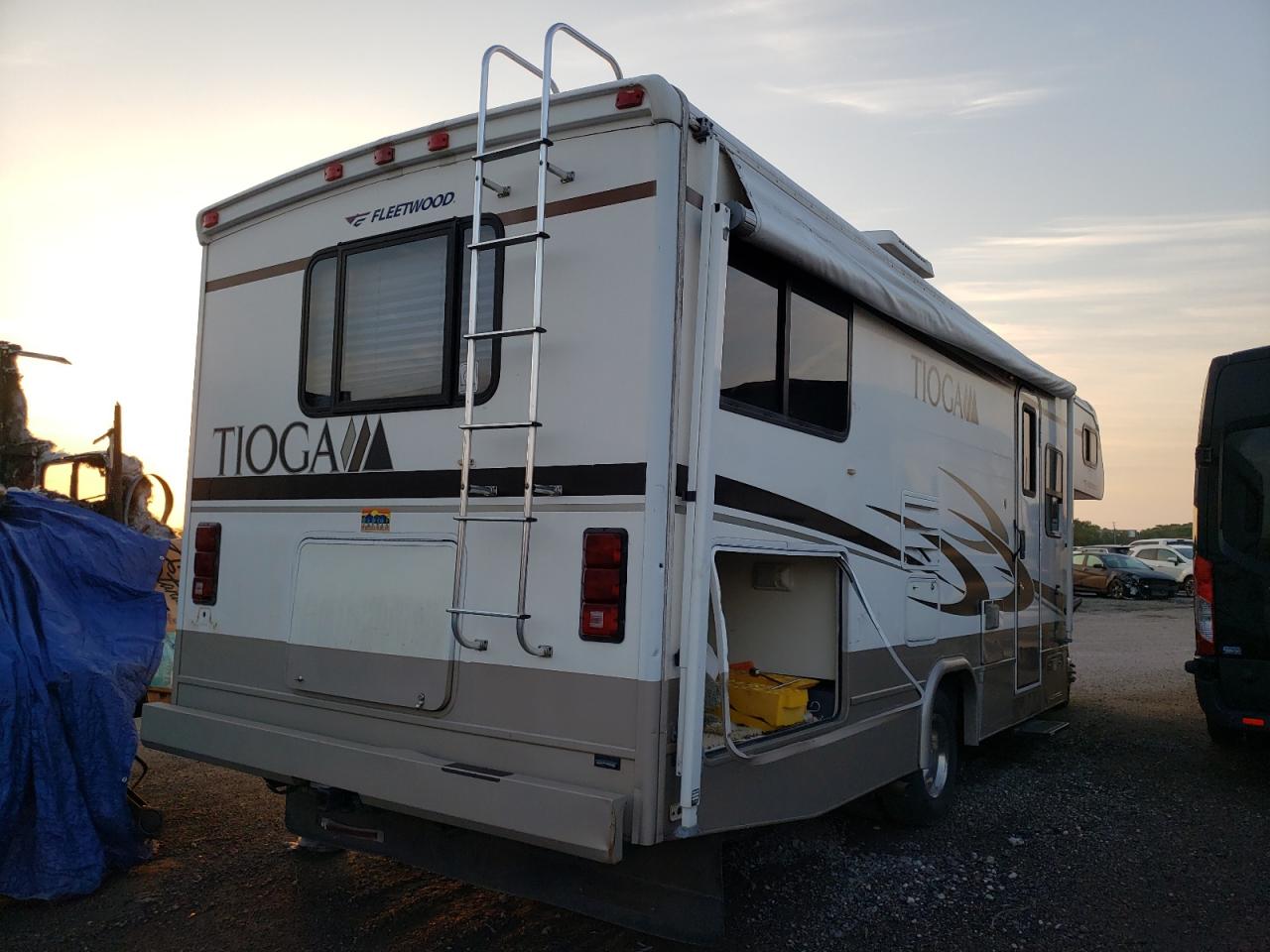 Photo 4 from auction – 2006 FORD E450 with VIN 1FDXE45S36HA62399