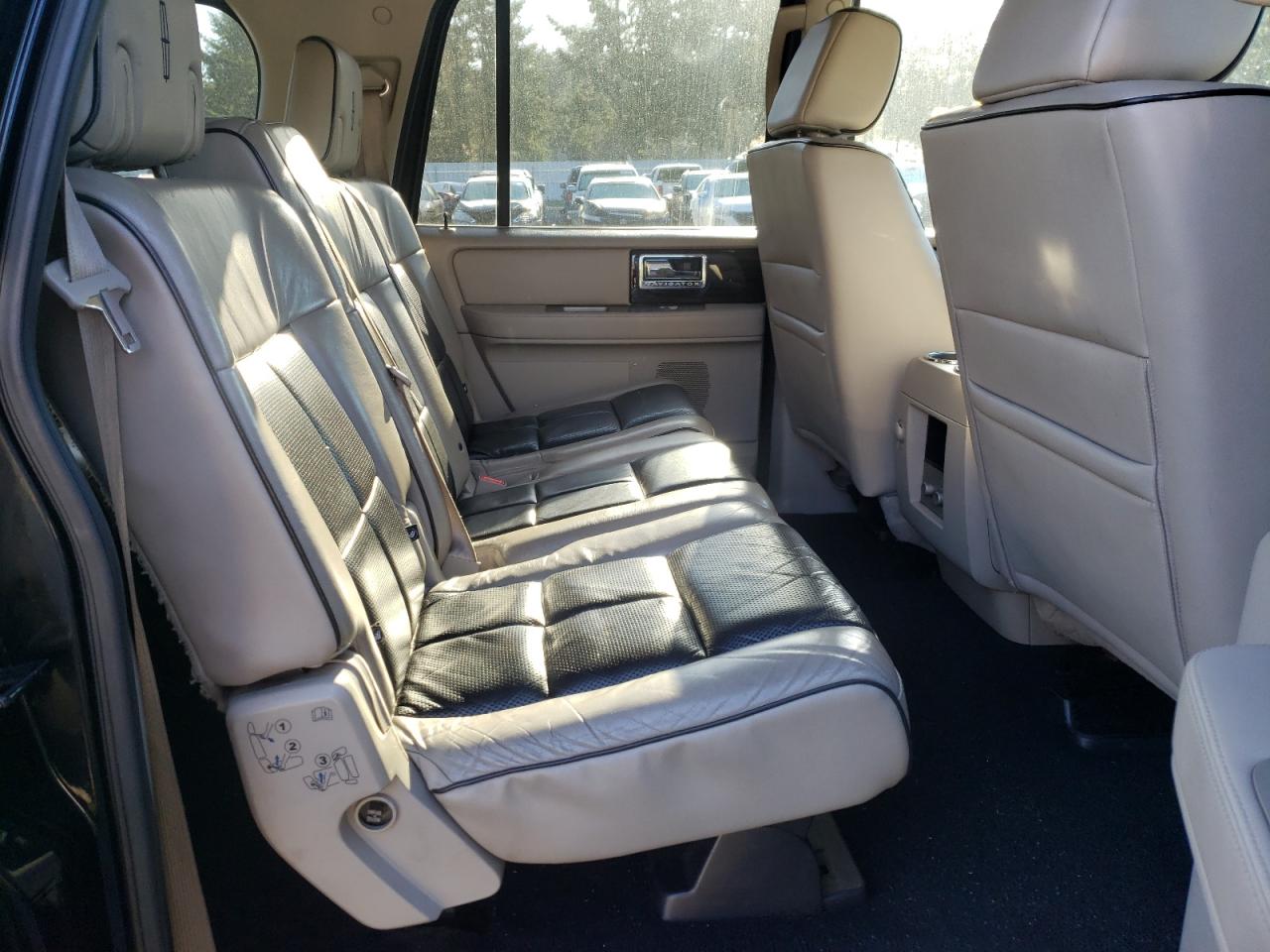Photo 6 from auction – 2008 LINCOLN NAVIGATOR with VIN 5LMFL28508LJ10014