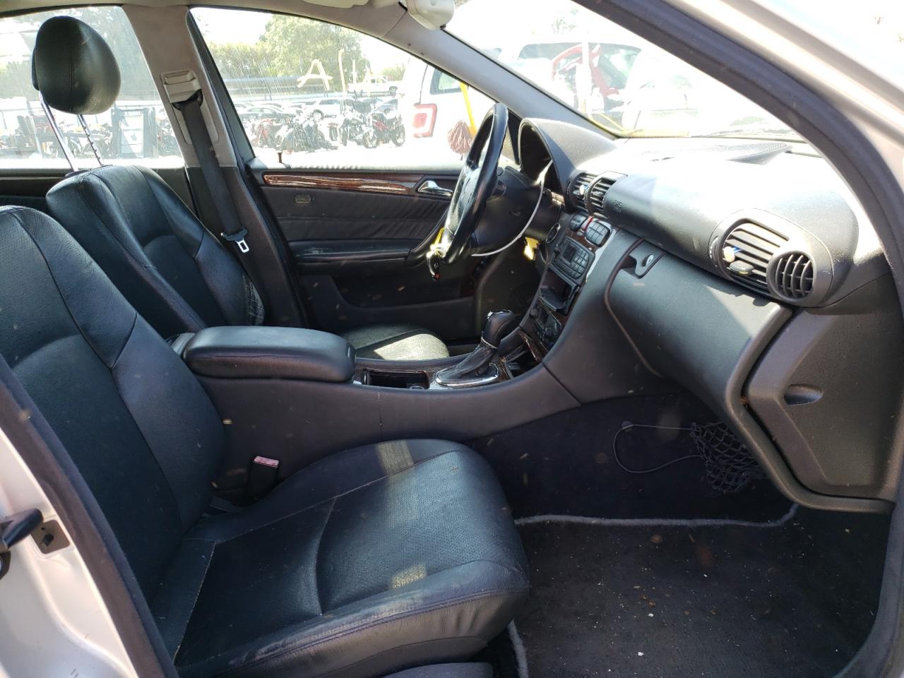 Photo 5 from auction – 2002 MERCEDES-BENZ C 320 with VIN WDBRF64J82F200151