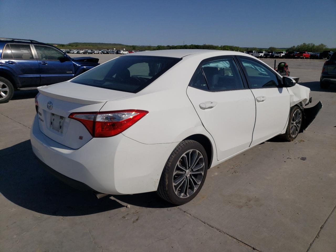 Photo 4 from auction – 2014 TOYOTA COROLLA L with VIN 5YFBURHE6EP171169