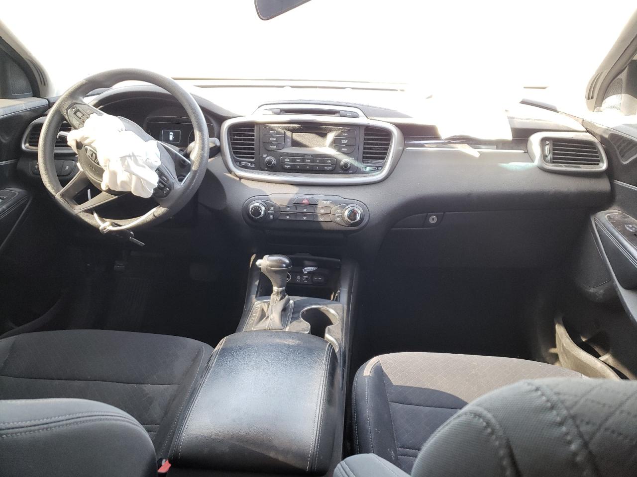 Photo 9 from auction – 2016 KIA SORENTO LX with VIN 5XYPG4A36GG014385